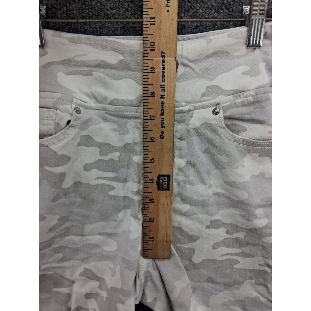 Belle By Kim Gravel Shorts Womens Size 6 White Grey Camo Camouflage - Picture 4 of 10